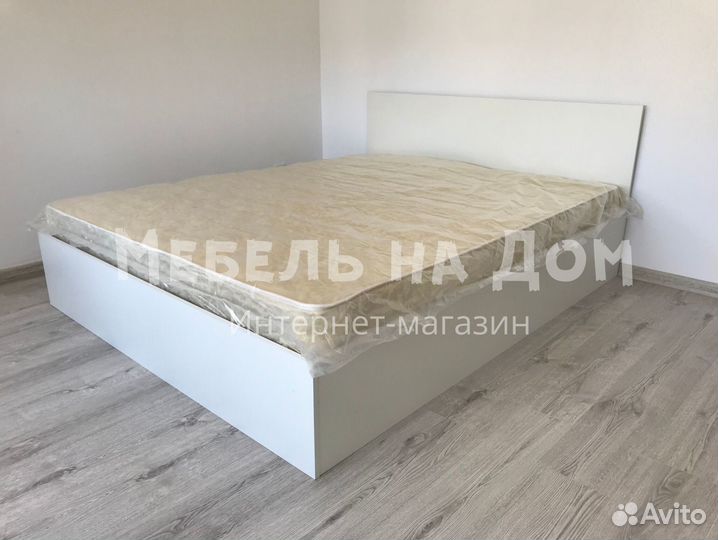 Кровать с матрасом