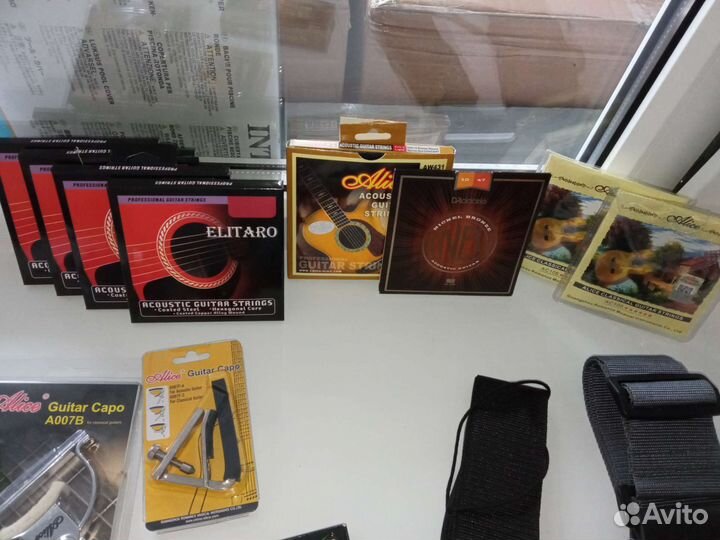 Аксессуары для гитары струны чехол каподастр