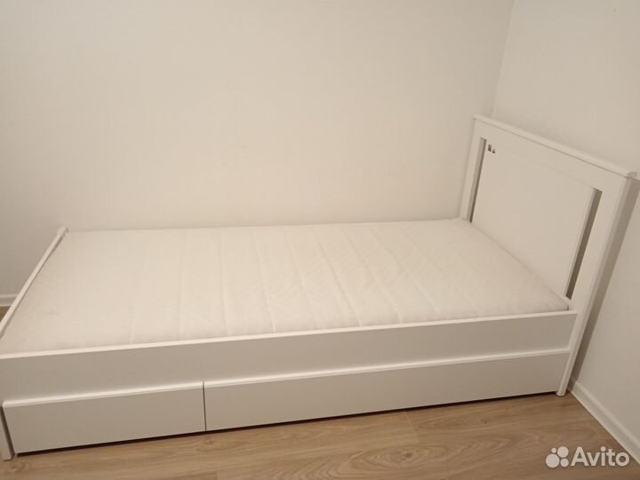 Кровать односпальная IKEA с ящиками и матрасом