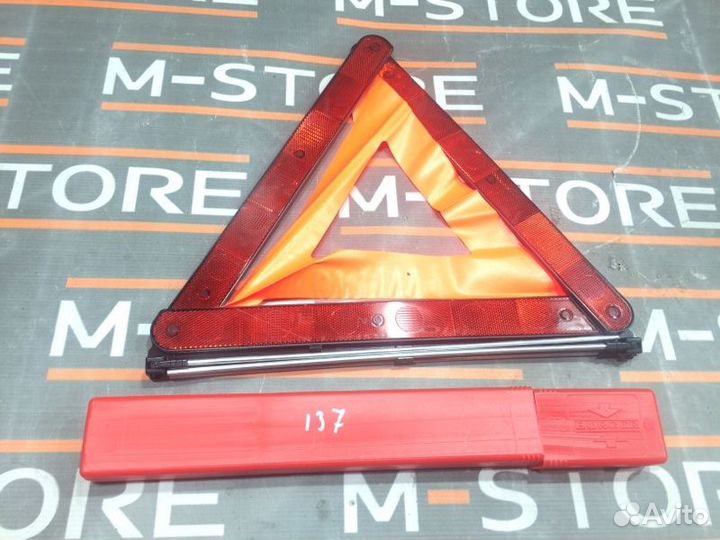 Знак аварийной остановки Mercedes-Benz M-Class