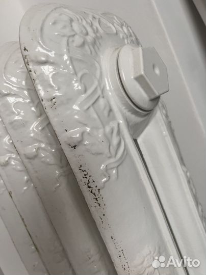 Старинная чугунная батарея