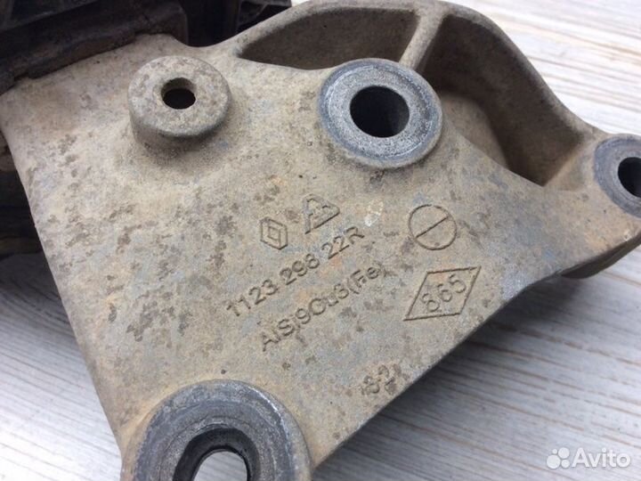 Опора двигателя правая Renault Logan K7MA812 1