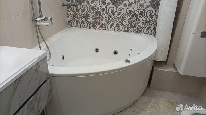 Ванна угловая с джакузи