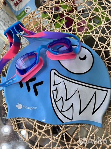 Шапочка и очки для плавания