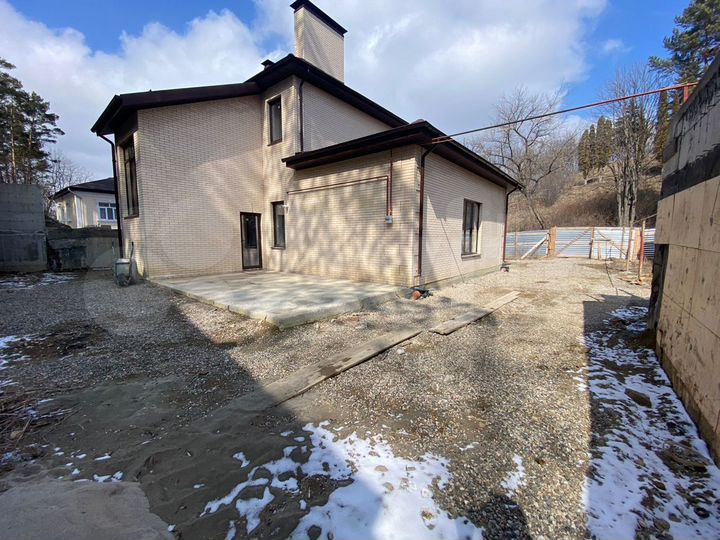 Дом 194,8 м² на участке 6 сот.