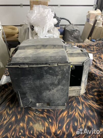 Кожух акамулятора на Ford Focus 2