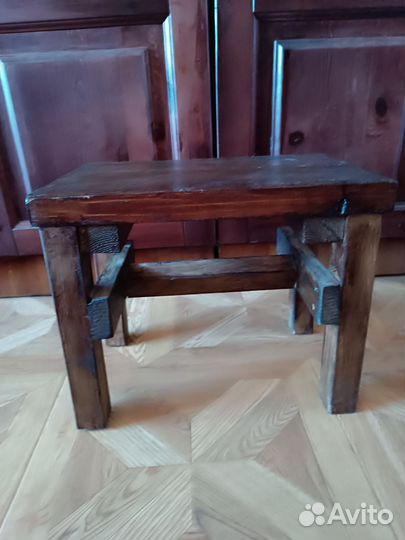 Стульчик деревянный