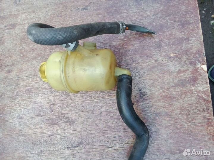 Продам бачок гидроча Мазда премаси 1999