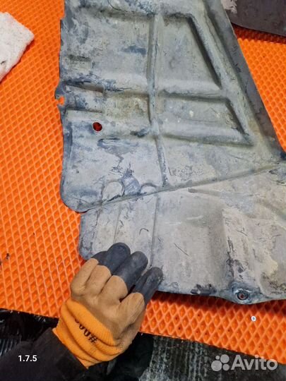 Пыльник двигателя пара Toyota corsa l40