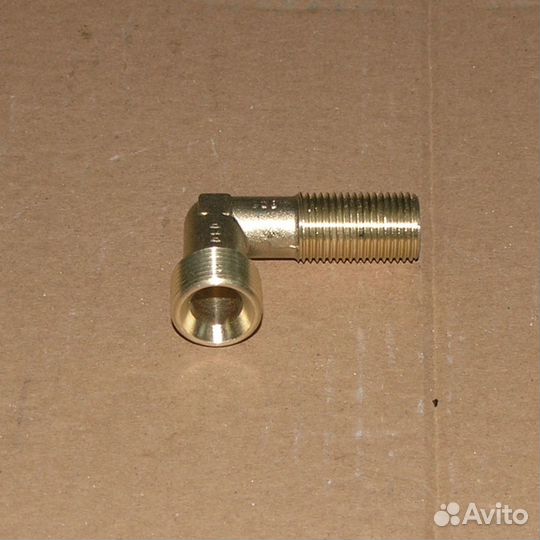 Угольник М16*1,5*М20*1,5 энергоаккумулятора камаз