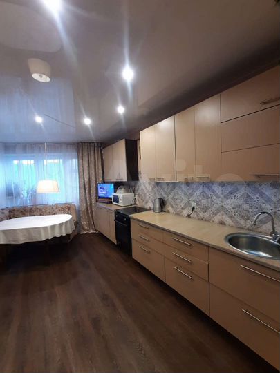 2-к. квартира, 60 м², 3/9 эт.