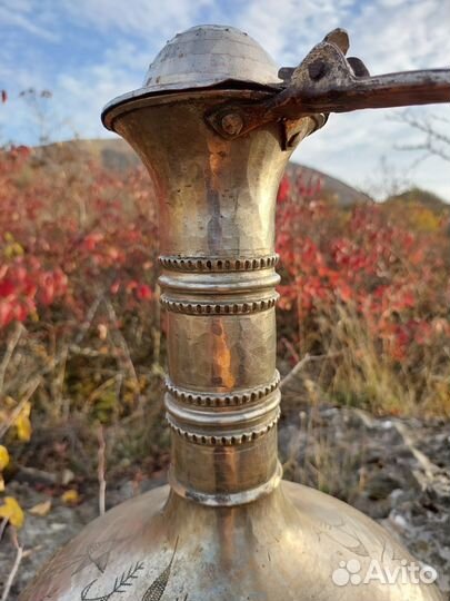 Старинный медный кувшин