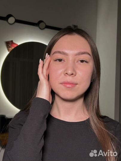 Модели на брови