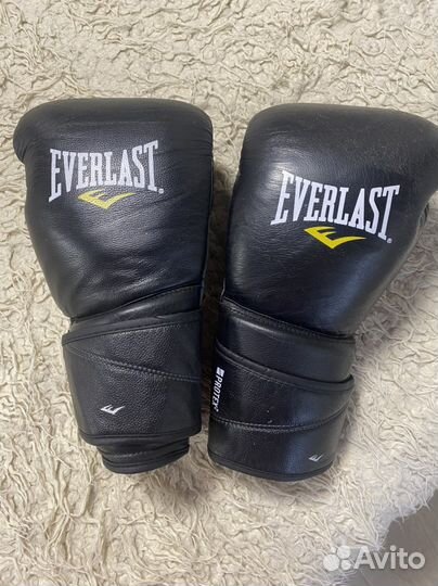 Боксерские перчатки 16oz