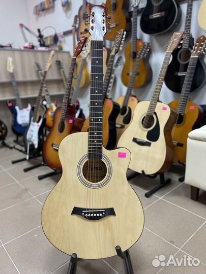 Акустическая гитара полноразмерная