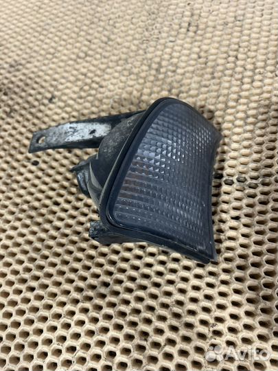 Поворотник правый bmw e34