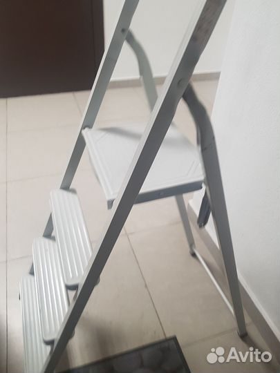 Стремянка из 4 уровней