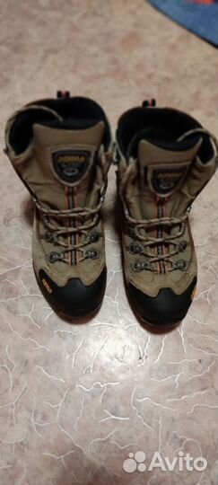 Трекинговые ботинки женские