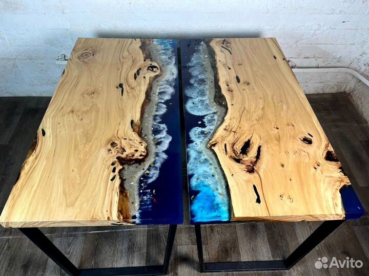 Стол из смолы