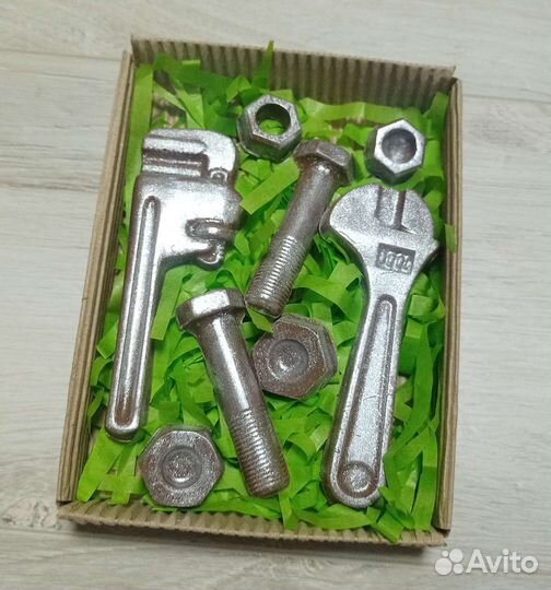 Пельмени, инструменты из шоколада, мужской подарок