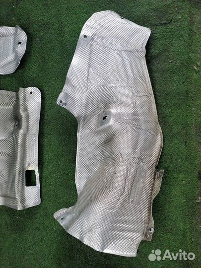 Тепловой экран Bmw X5 E70 N52B30AF 2007