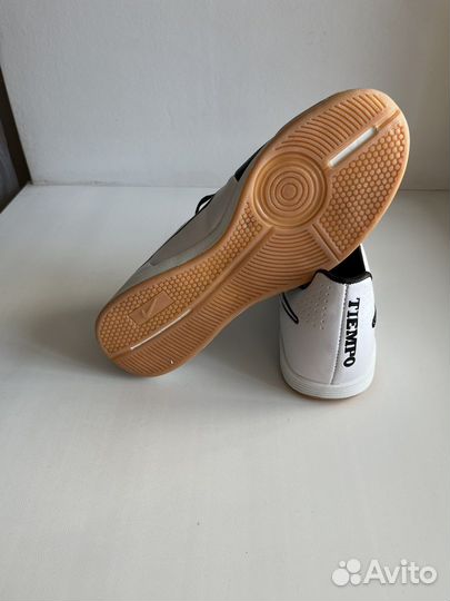 Футзалки (кроссовки для футбола).Новые