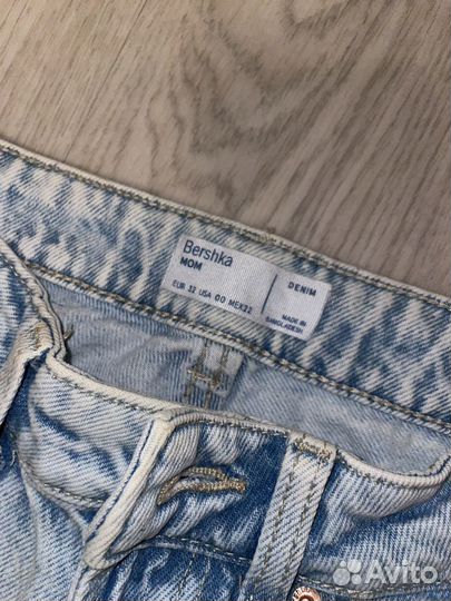 Джинсы bershka mom