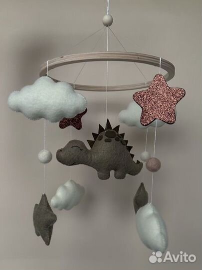 Мобиль в кроватку из фетра