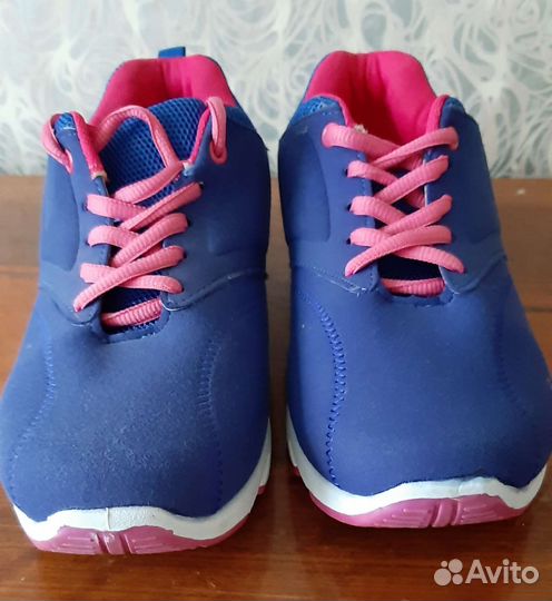 Кроссовки женские 36 размер