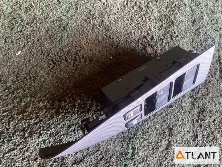 Блок упр. стеклоподьемниками передний правый niss