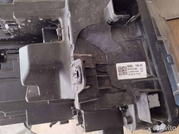 Левая фара Hyundai Santa Fe 4