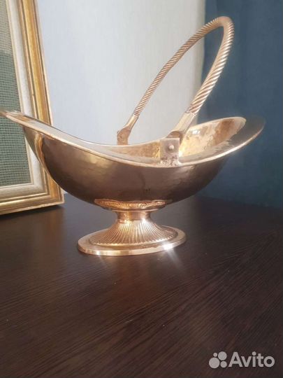 Конфетница с перекидной ручкой. Медь. Индия