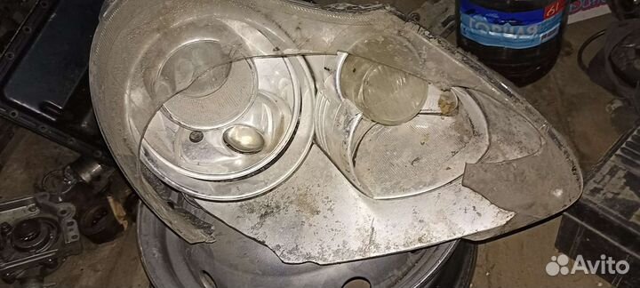 Передняя фара на Porsche Cayenne