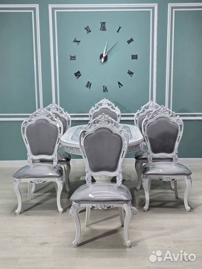 Стол и стулья