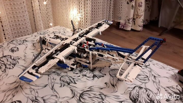 Lego Technic 42025 грузовой самолет