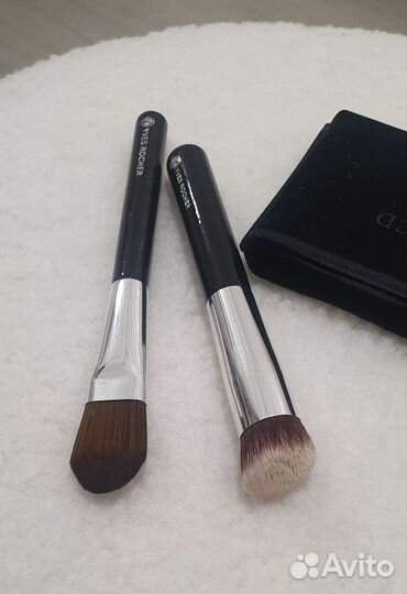 Кисти для макияжа yves rocher 2 штуки пакетом