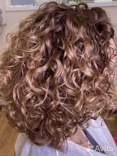 Парикмахер по кудрявым волосам