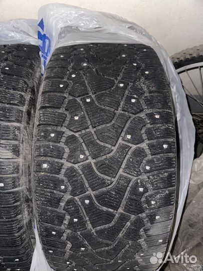 Pirelli Ice Zero 245/40 R20 и 275/35 R20