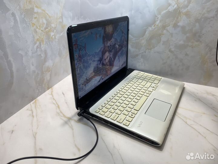 Шустрый Ноутбук i3/6Gb/SSD+HHD sony