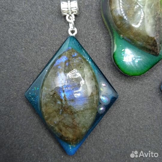 Кулоны с лабрадоритом и angel aura кварцем