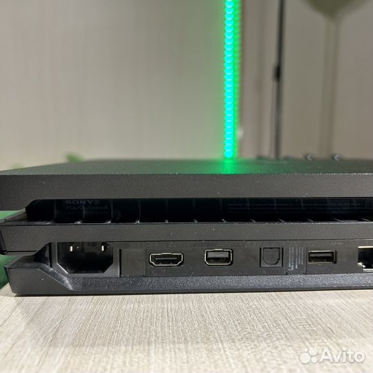 Sony PS4 Pro 1tb 2 джойстика + игры