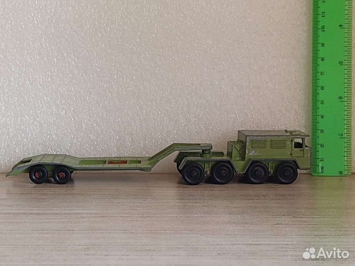 Игрушка. Тягач с прицепом. Военная техника