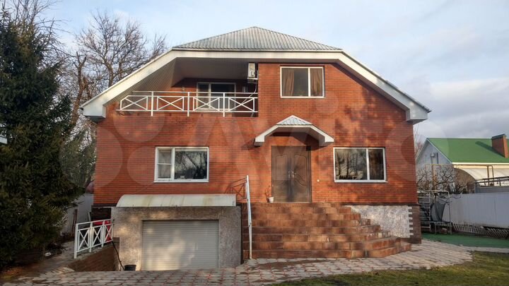 Дом 334 м² на участке 7,6 сот.