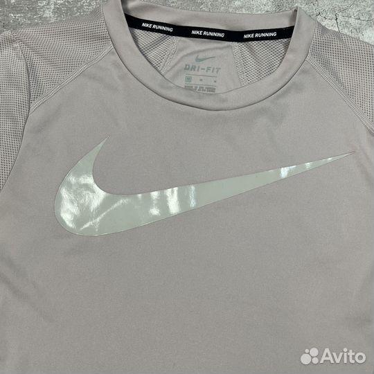 Женская Футболка Nike Dri-Fit размер M