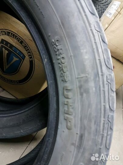 Continental ContiCrossContact UHP 235/50 R19