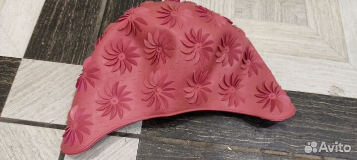 Резиновая шапка для женщины