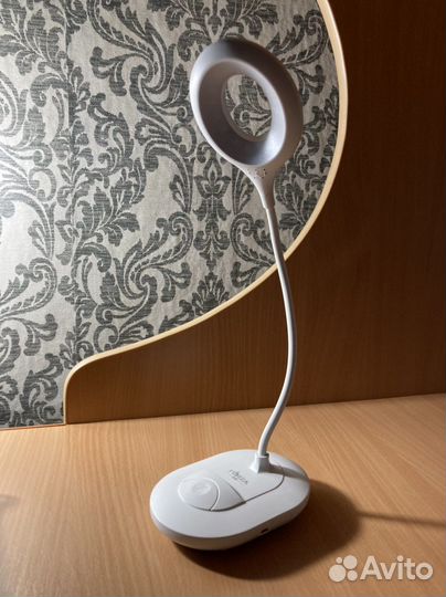 Лампа настольная новая