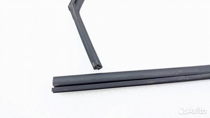 Уплотнитель стекла двери задний правый Hyundai