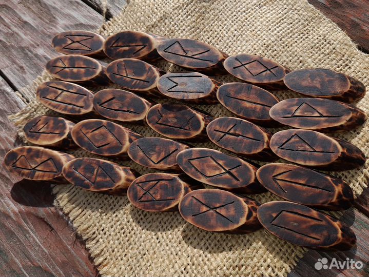 Деревянные руны из спилов черёмухи