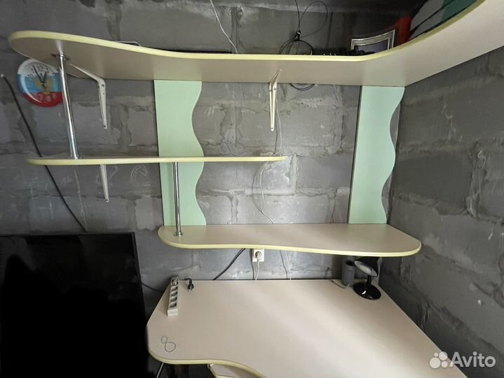 Письменный стол